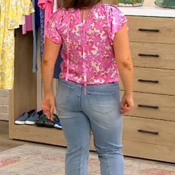 Candace Cameron Bure Pink Floral Flutter Sleeve Woven Top Size XXS - Picture 15 of 15